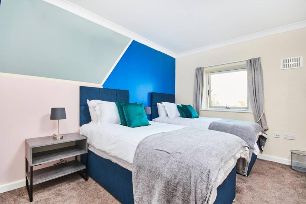 New - The Chique Scandic Cambridge Abode - Parking Экстерьер фото