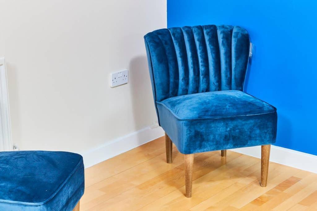 New - The Chique Scandic Cambridge Abode - Parking Экстерьер фото